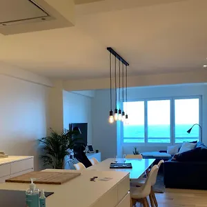 Appartement Oskar Luxe Op Zeedijk Met Zeezicht Ostende
